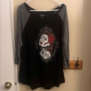 Torrid 3/4 sleeve TShirt size 2 classic fit. Washed never worn!